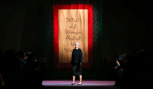 A Dior criou Uma coleção com mensagem feminista